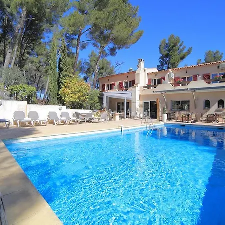 Des Ecureuils Hotel 3*